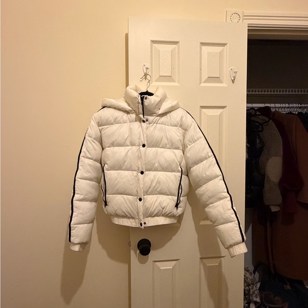Alo Aspen White Puffer Jacket with Black Trim